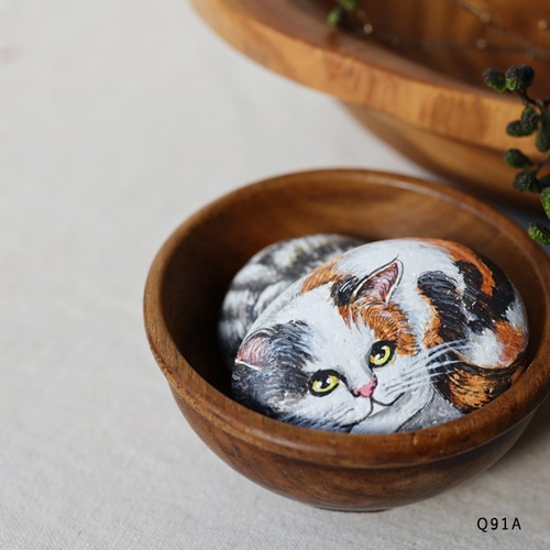 〇。幸福の手描き石『ころんと手のり猫 』ストーンアート ねこ ネコ