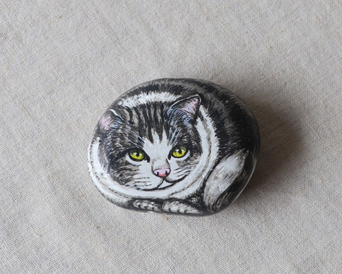 幸福の手描き石 ころんと手のり猫 ストーンアート ねこ ネコ