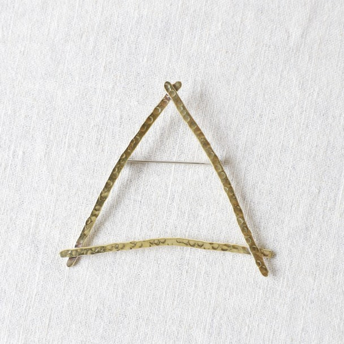 ラスト5 真鍮Brass 三角トライアングル 大きなブローチ 真鍮 ピン