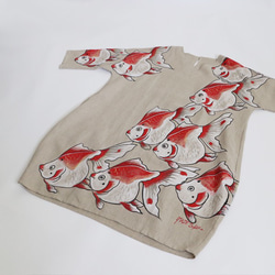 ＊４月４月まで春ウララＰＲＩＣＥ。手描き【和画衣】「優雅に泳ぐ紅金魚」リネン１００％ 一枚布ワンピース B27B 6枚目の画像