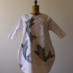 ＄夏SALE anvai◎オリジナル手描きART衣 「昇る群鯉」ゆったり身幅ワンピースC08 1枚目の画像