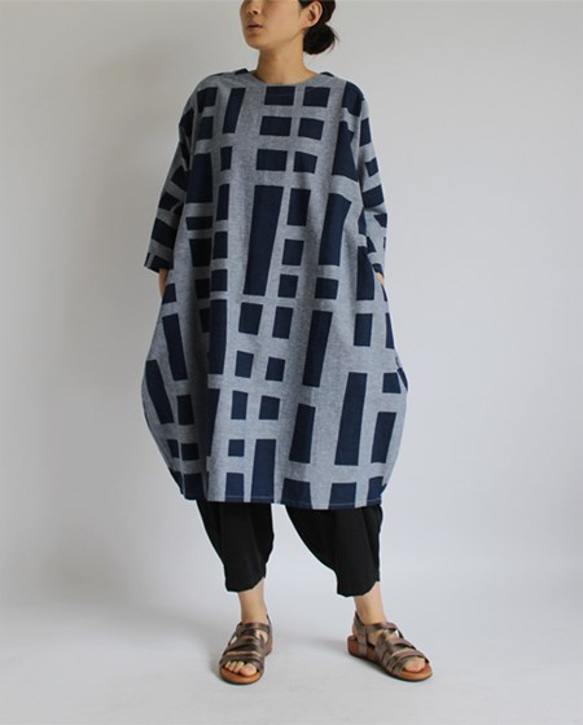 ＄オリジナル手捺染（てなっせん） 「変わり石畳文様」 夏に涼しい上質リネン麻コットン贅沢 一枚布 ワンピース浴衣T29C 7枚目の画像