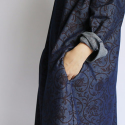 SALE オリジナル 甘織デニム  手捺染 〈花唐草文様〉贅沢一枚布ワンピースG09C 4枚目の画像