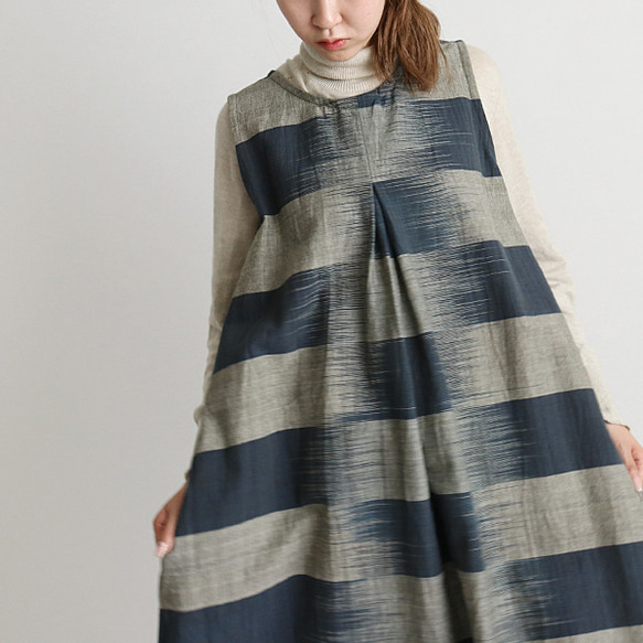 SALE 藍・草木染め糸 手織り布でつくる服 ノースリーブ ゆったり ワンピース　藍染め H16A 2枚目の画像
