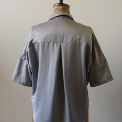 SALE とろみ シルキー サテン生地で作る  燕尾裾 スキッパー ゆったり身幅 オーバー シャツH72A 6枚目の画像
