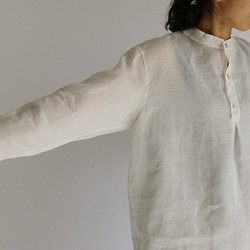 SALE 平穴リネン白くるみボタン 白色リネン100％　燕尾裾 長袖 オーバーシャツA05A 3枚目の画像
