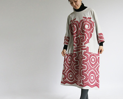 45r上質リネン捺染インディゴプリントワンピース62700円ゆったり新品同様 45R（フォーティファイブアール）の「インディゴ秋の七草抜染プリント