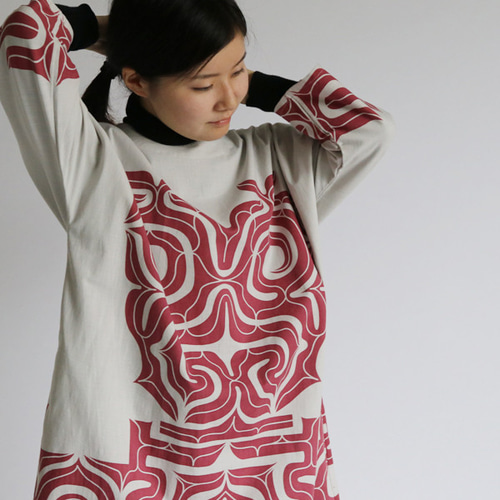 45r上質リネン捺染インディゴプリントワンピース62700円ゆったり新品同様 45R（フォーティファイブアール）の「インディゴ秋の七草抜染プリント