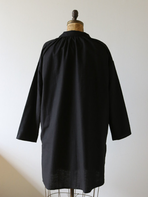 春PRICE　ガーゼ織コットン100％ 袖をクルクル巻く スキッパーシャツ  V字ネック ブラック D72 10枚目の画像