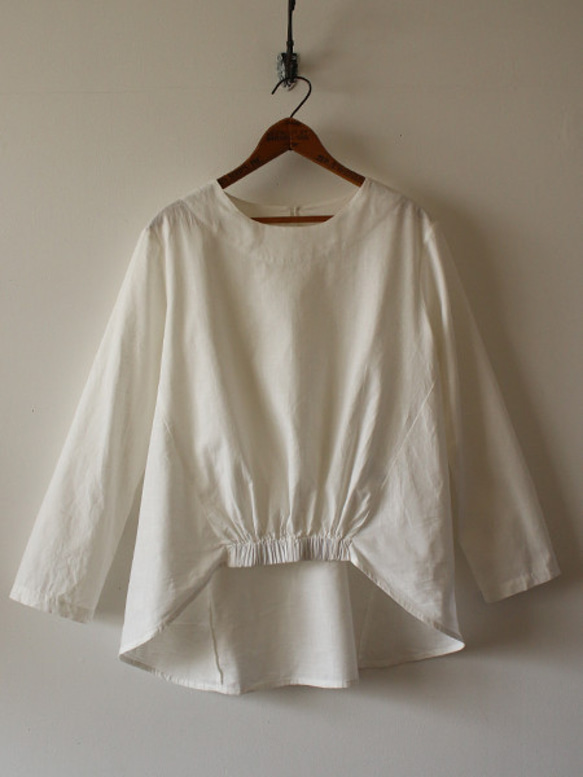 最終SALE　ラスト２点　涼しく着れる紗織コットン100％上品な繊細ギャザー変形ブラウス長袖ホワイト　K32A 6枚目の画像