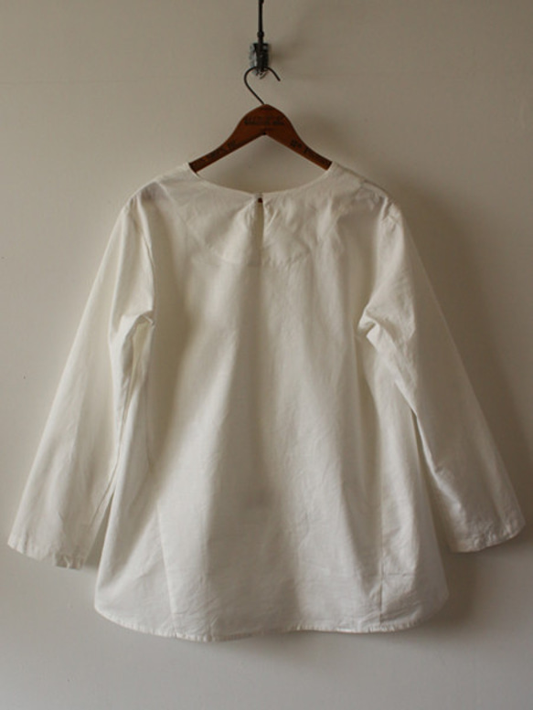 最終SALE　ラスト２点　涼しく着れる紗織コットン100％上品な繊細ギャザー変形ブラウス長袖ホワイト　K32A 7枚目の画像