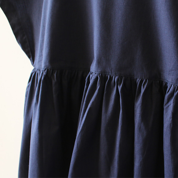 最終SALE 涼しく着れる紗織コットン100％　胸元ギャザー ふんわり広がる　半袖カットソー　ネイビー　K34B 10枚目の画像