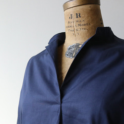 最終SALE　ラスト2点  涼しく着れる紗織コットン100％スキッパーシャツ 燕尾裾ゆったり身幅  ネイビー K72B 10枚目の画像