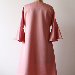 最終SALE 上品な光沢× 織柄 ゆったり入学式 入園式ワンピ―ス フレア袖 サーモンピンク R49A 10枚目の画像