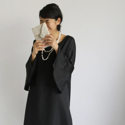 最終SALE 上品な光沢 × 織柄 フレア袖ワンピ―ス ゆったり入学式 入園式ブラックR49D 3枚目の画像