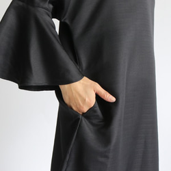 最終SALE 上品な光沢 × 織柄 フレア袖ワンピ―ス ゆったり入学式 入園式ブラックR49D 4枚目の画像