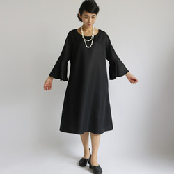 最終SALE 上品な光沢 × 織柄 フレア袖ワンピ―ス ゆったり入学式 入園式ブラックR49D 8枚目の画像