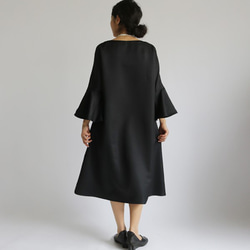 最終SALE 上品な光沢 × 織柄 フレア袖ワンピ―ス ゆったり入学式 入園式ブラックR49D 9枚目の画像