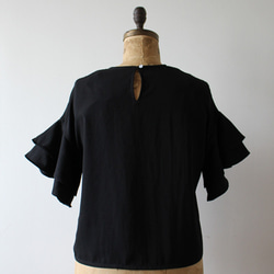 ●最終SALE‼上品な光沢 とろみ シルキー素材 フリル フレア袖 プルオーバー シャツ ブラック B04A 10枚目の画像