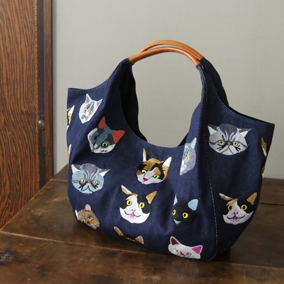 ●夏SALE●ラスト1点 anvaiオリジナル刺繍ねこ猫ネコ縫いトートバッグ インディゴデニム×レザーハンドルP68A 1枚目の画像