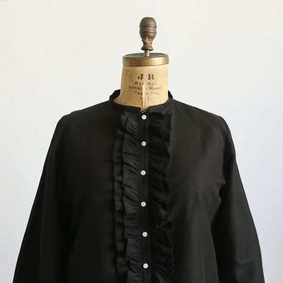 【GW準備SALE】ラスト1点！！ リネン麻レーヨン 贅沢 胸元フリル シャツ ブラウス前開きブラックB96C 4枚目の画像