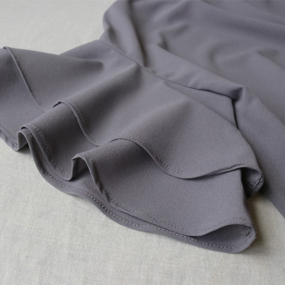 ●最終PRICE●ラスト１点！涼やか とろみ素材でつくるフリル袖 プルオーバー シャツ ブラウス 半袖 グレー H37D 8枚目の画像