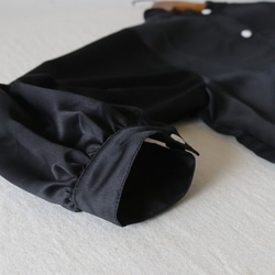 ラスト1点 2/12まで【春装いPRICE】しっとり上品シルクのような光沢ゆったりロング シャツ羊飼い画家 黒G73 8枚目の画像