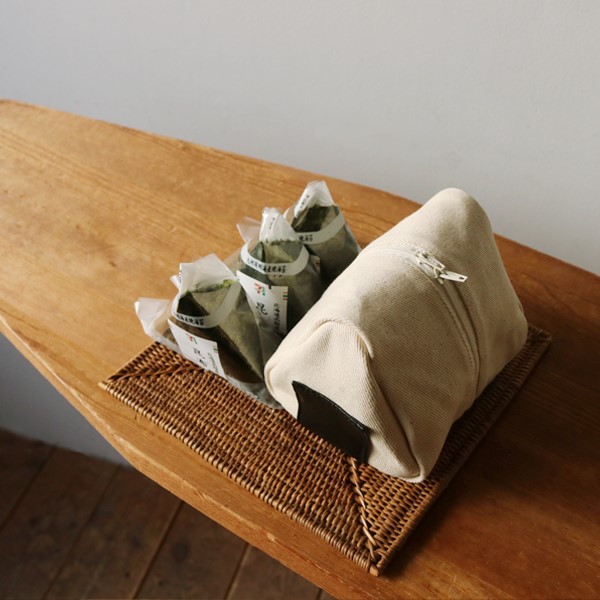 再制作  3個入る　生成デニム生地　おにぎりポーチ　さんかくポーチ　保冷　保温　小物入れ　S16