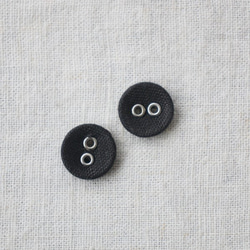 １０個入り　　約１.４cm　anvai　オリジナル 穴あき くるみボタン平２つ穴 　錆びないアルミ ブラック E96K 2枚目の画像