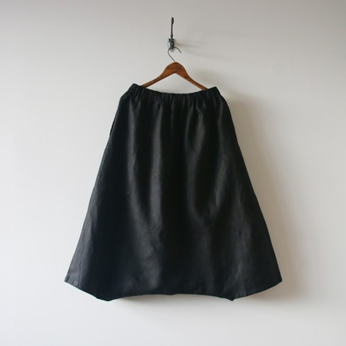 美品　かぐれ　リネンサルエルパンツ　ワイドパンツ　黒 kOhAKU（コハク）の「『変形ドレープサルエルパンツ』（その他