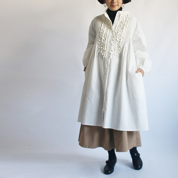 ＊ラスト１。秋支度ＰＲＩＣＥ「白・着る」リネン麻コットン贅沢フリル前開きロングシャツ ブラウス羽織りワンピース白R53B 1枚目の画像