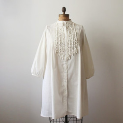 ＊ラスト１。秋支度ＰＲＩＣＥ「白・着る」リネン麻コットン贅沢フリル前開きロングシャツ ブラウス羽織りワンピース白R53B 2枚目の画像