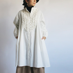 ＊ラスト１。秋支度ＰＲＩＣＥ「白・着る」リネン麻コットン贅沢フリル前開きロングシャツ ブラウス羽織りワンピース白R53B 7枚目の画像
