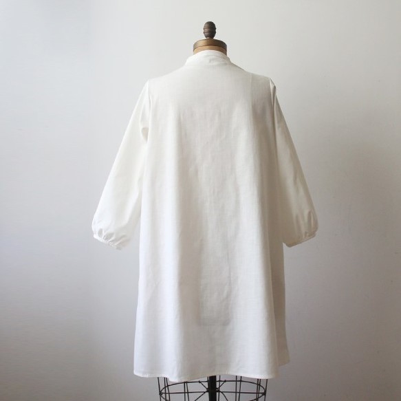 ＊ラスト１。秋支度ＰＲＩＣＥ「白・着る」リネン麻コットン贅沢フリル前開きロングシャツ ブラウス羽織りワンピース白R53B 10枚目の画像