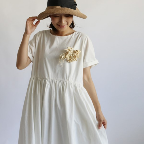 ラスト1点。MORE夏SALE。「上品レディ ワンピース」背中