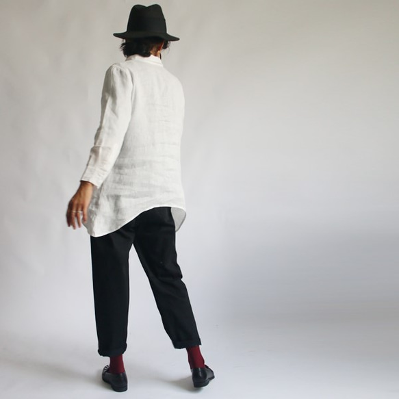 紗織リネン100％生地で作る変形ロング前開きシャツ 白ブラウス 羽織 ポケット付 B93(sh320) 7枚目の画像