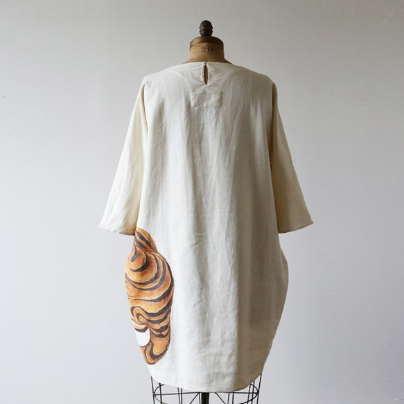 リネン麻コットン「和画衣」手描ART「猛虎図」贅沢一枚布ゆったりワンピース猫K03(dr006pk) 9枚目の画像