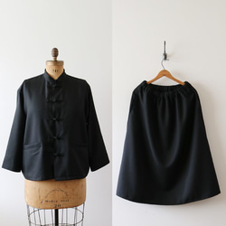 上下セットアップ●フォーマル着にもなる 花ボタン ジャケット＆スカート ブラック 黒 K23(st)(jk127) 1枚目の画像