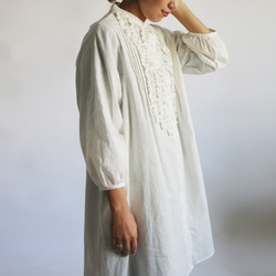 上質 紗織リネン麻コットン贅沢フリル前開きロングシャツ ワンピース羽織ホワイトR53B(dr001) 2枚目の画像