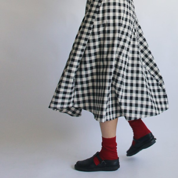 「揺れる優雅な変形スカート」ブロックチェック黒×白ゆったり調節ゴム穴A05(sk074) 7枚目の画像