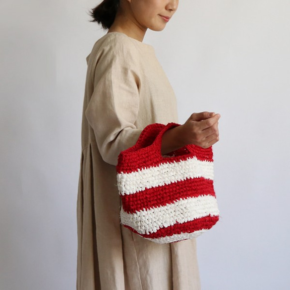 ⁑ラスト1。ＥＣＯ生活ＰＲＩＣＥ【Ｓサイズ】『裂く編む鞄』裂き織り手編みハンド エコ バッグ自立 赤×白エコZ47C 7枚目の画像