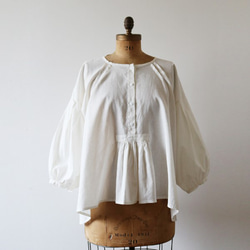 「白を着る」上質 紗織リネン麻コットン生地タック＆ギャザー オーバー スモック シャツF18（sh010) 2枚目の画像