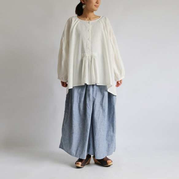 「白を着る」上質 紗織リネン麻コットン生地タック＆ギャザー オーバー スモック シャツF18（sh010) 3枚目の画像