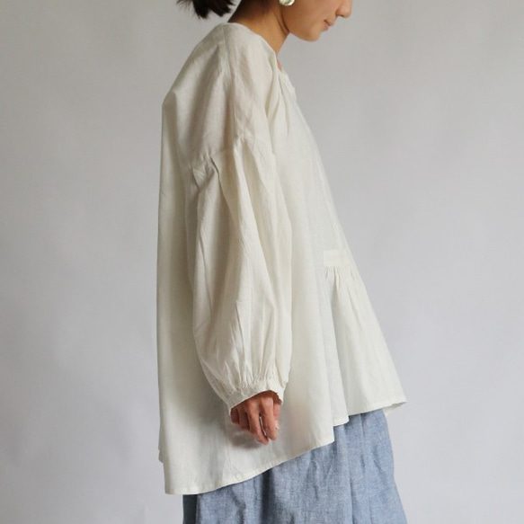 「白を着る」上質 紗織リネン麻コットン生地タック＆ギャザー オーバー スモック シャツF18（sh010) 6枚目の画像