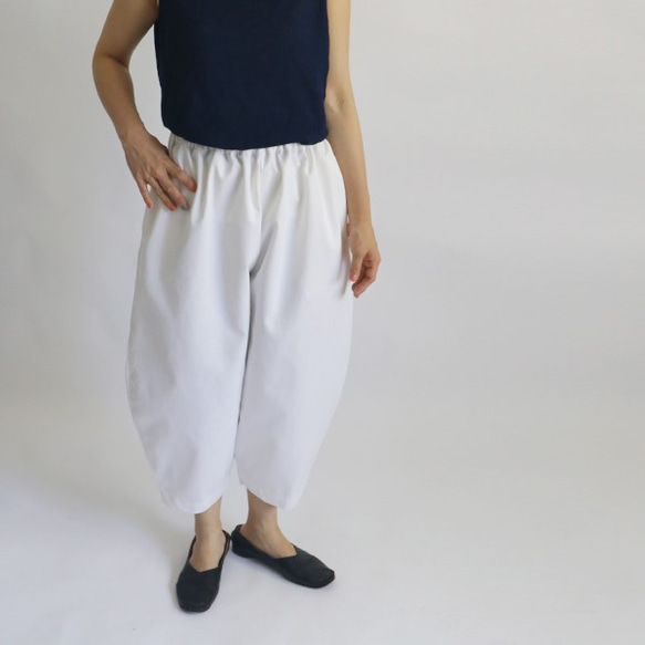 白・着る『抜け目ないバルーン パンツ 』８０ｃｍ丈 コットン チノ ゆったりボール白F73（pt149) 2枚目の画像