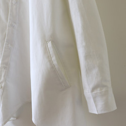 『冬の白。斜めボタン ヘムライン変形シャツ』オックスフォード コットン100%H31A（sh320) 4枚目の画像