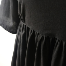 『大人の黒装い／ウエスト ギャザー八分袖お澄しワンピース』紗織コットン１００％背中ファスナーH52（dr577) 8枚目の画像