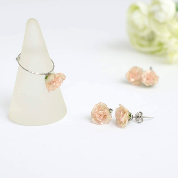福袋乳白色玫瑰戒指&amp;耳環/耳環套裝（數量有限） 第1張的照片