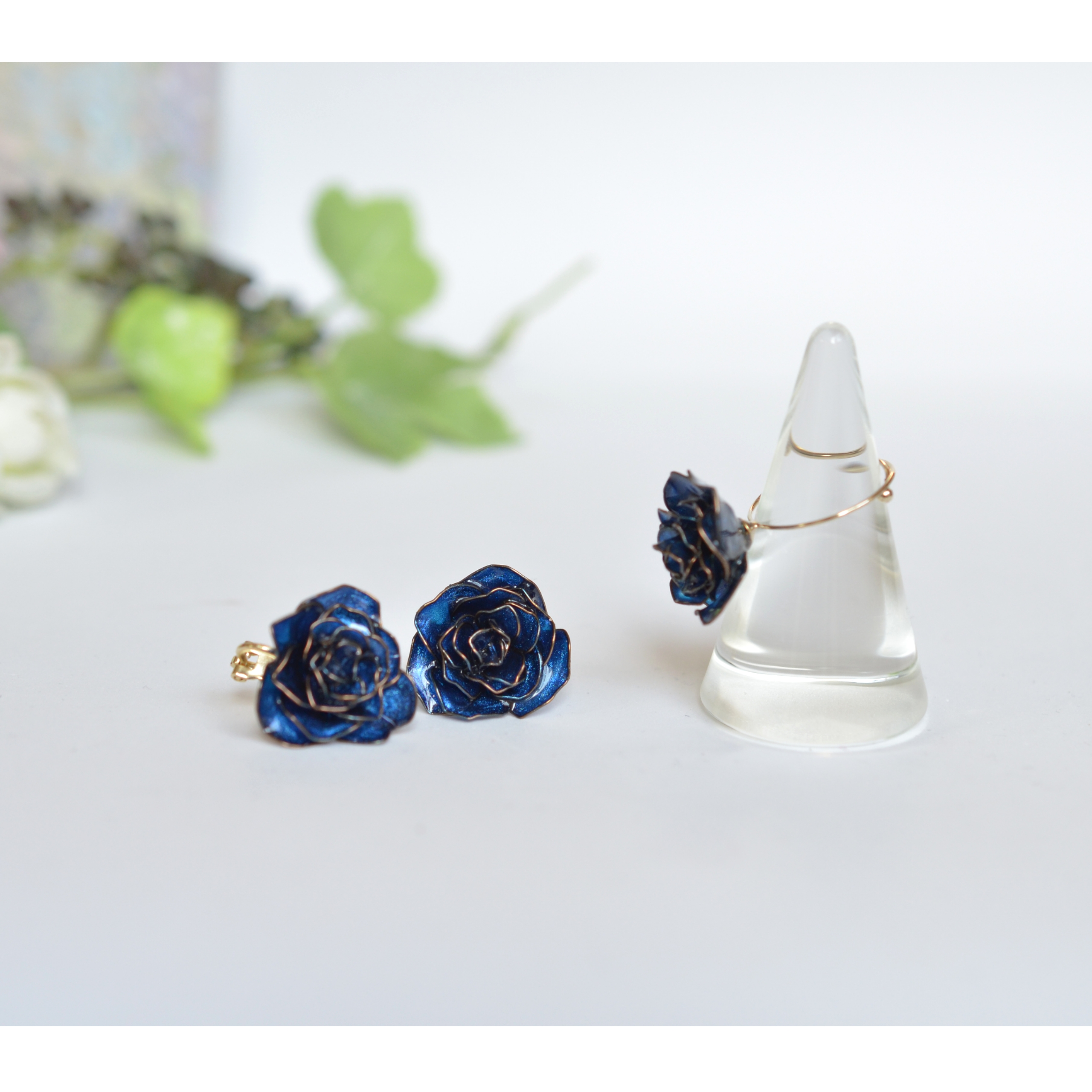 特集掲載】青い薔薇のピアスorイヤリングと指輪のセット