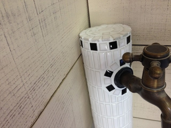 タイル水栓柱 ホワイトにホワイト&ブラック ［商品番号：c21］　 2枚目の画像